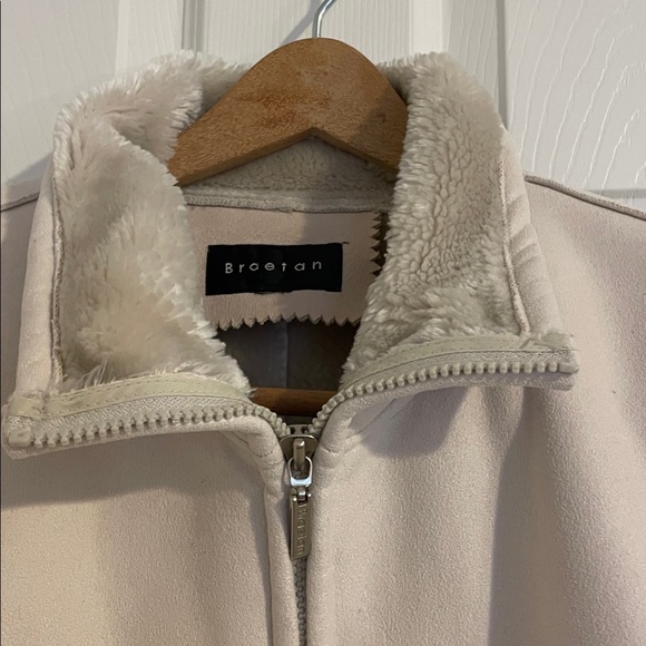 Braetan faux shearling suede fur-lined jacket. Nicely designed. Size L. - Picture 3 of 6